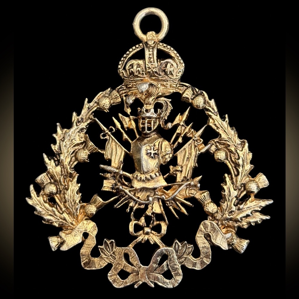 Coro Coat of Arms Pendant Gold Toned - Picture 1 of 6